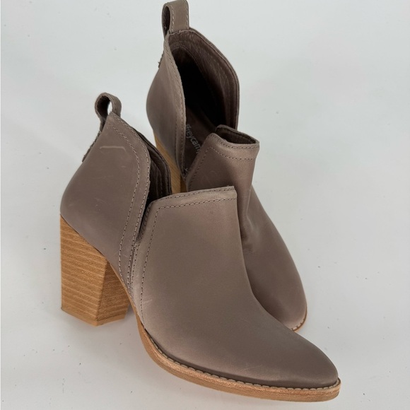 Jeffrey Campbell Rosalee WOMEN Bootie in Taupe - Picture 1 of 10